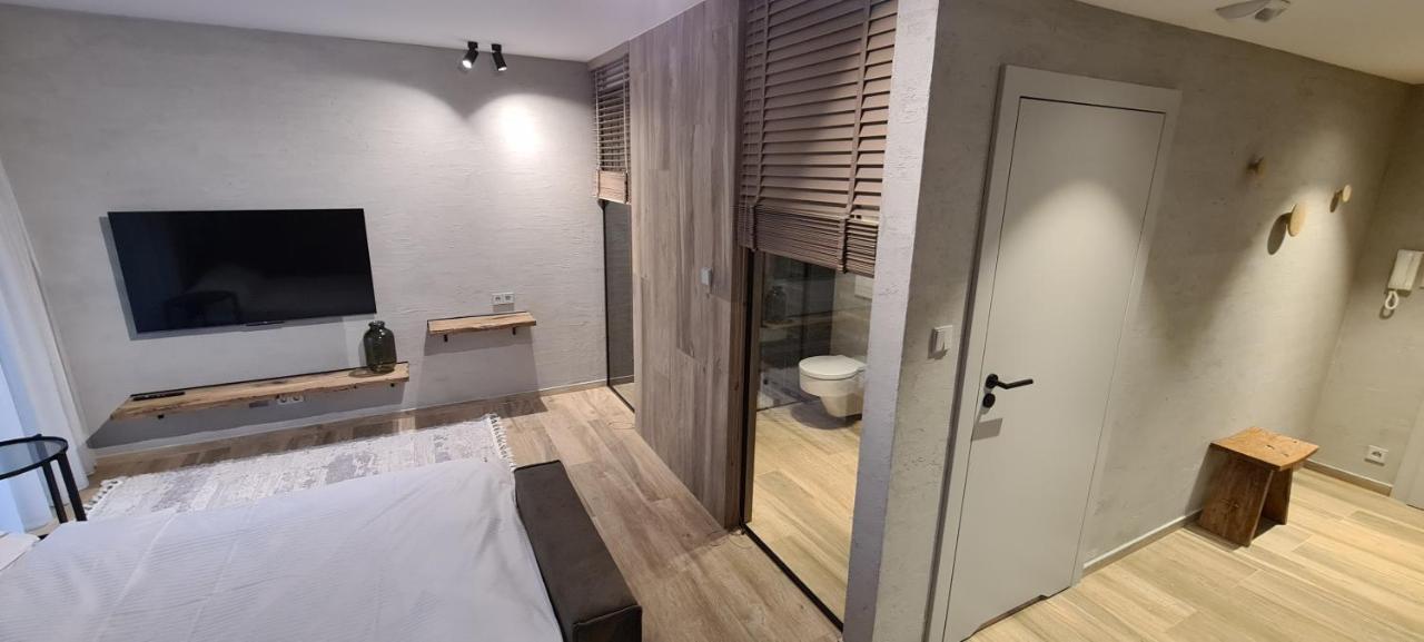 Apartment Zurawia 18 *