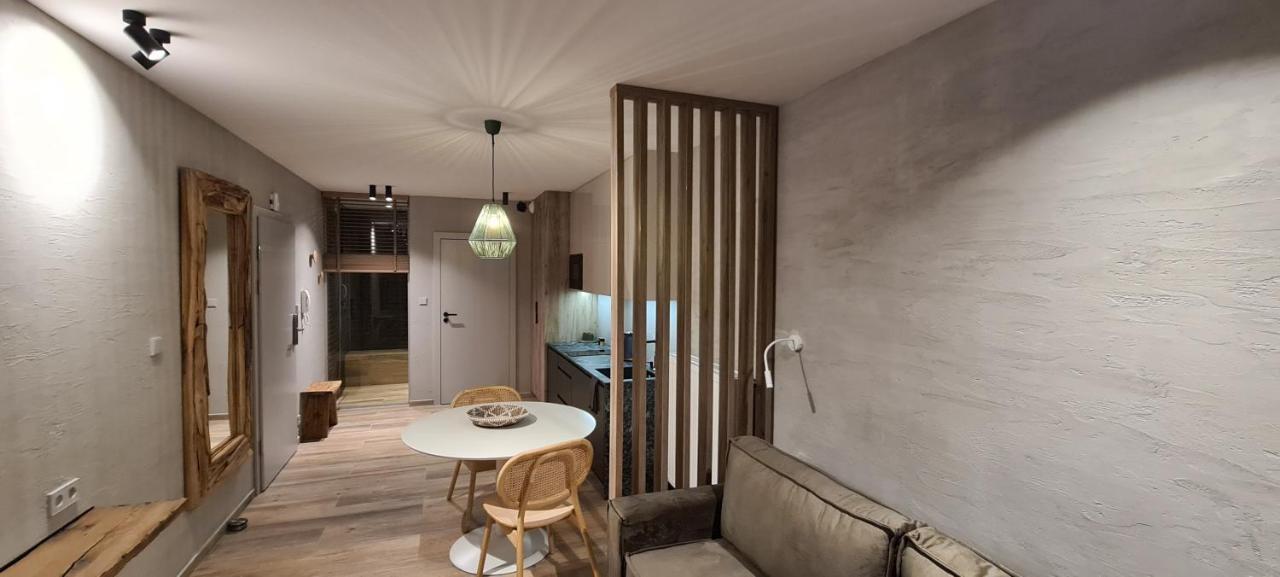 Apartment Zurawia 18 *